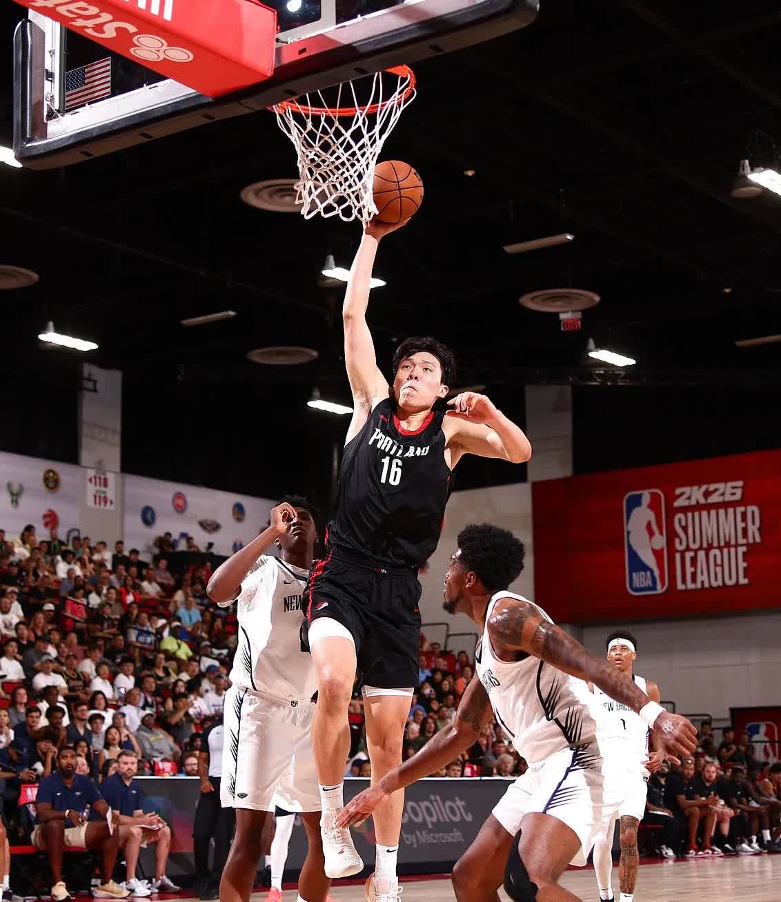 2米16中国魔术师竟逼NBA放弃1.2亿中锋？

