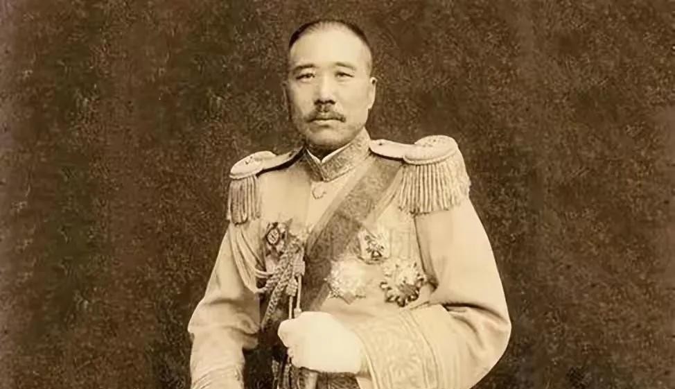 1927年济南大旱，军阀张宗昌求雨不成，怒架19门大炮轰天，喊道：“龙王不给面子