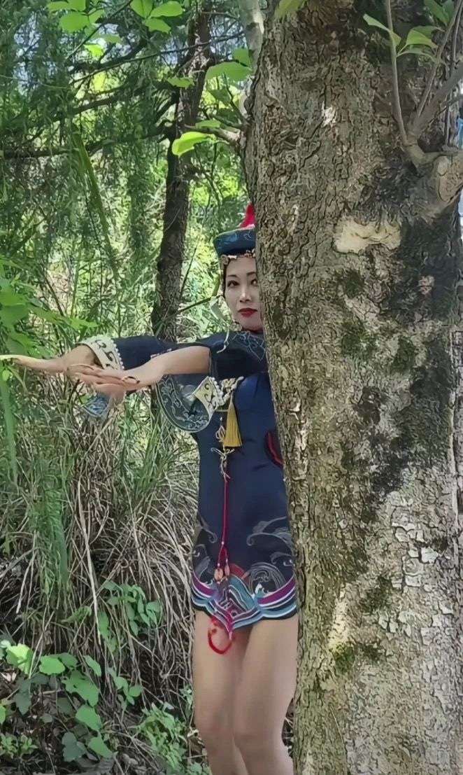 林间偶遇该怎么和她打招呼