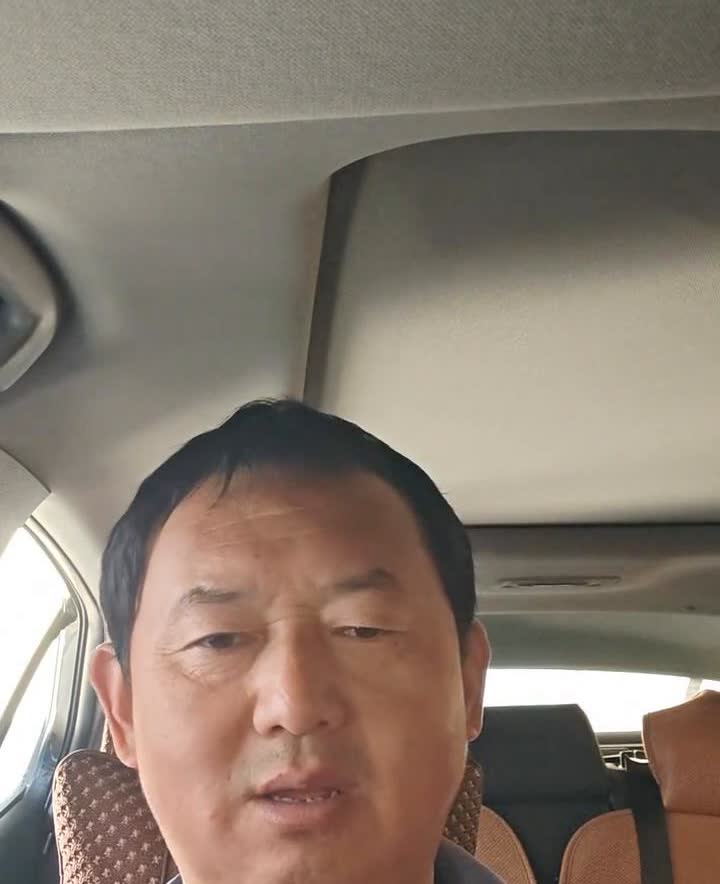 私家车是一年或一万公里保养一次，我的车一年跑不上一万公里，也就跑个三四千公里。这