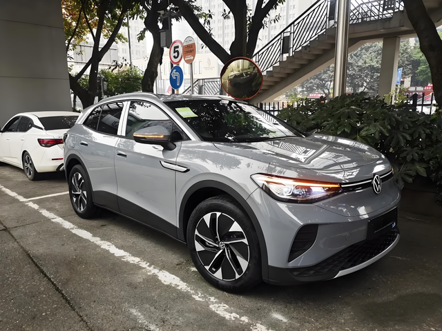 开过ID4才知道为什么选择德系
开过德系车才明白的「轴」
十年前我第一次摸到那辆