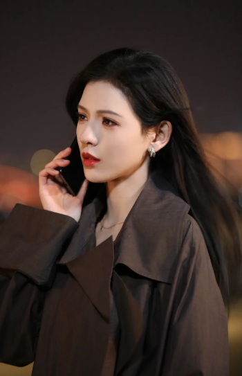 知名女演员自曝被霸凌，冲上热搜！
据大象新闻7月28日报道，女演员张予曦曾在直播