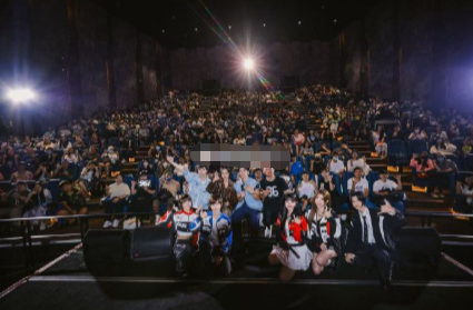 从歌手到歌曲统筹，阿信一直在尝试新的可能性。这次为悬疑电影打造的音乐，既烘托了气