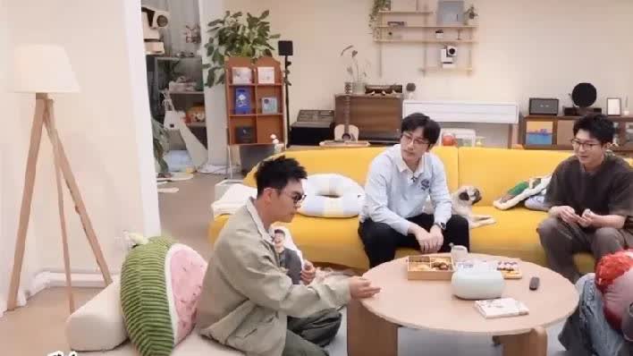 我算是搞明白了，
大鹏删除杨贵妃这个角色是有原因的，原本大鹏打算让李雪琴来演杨