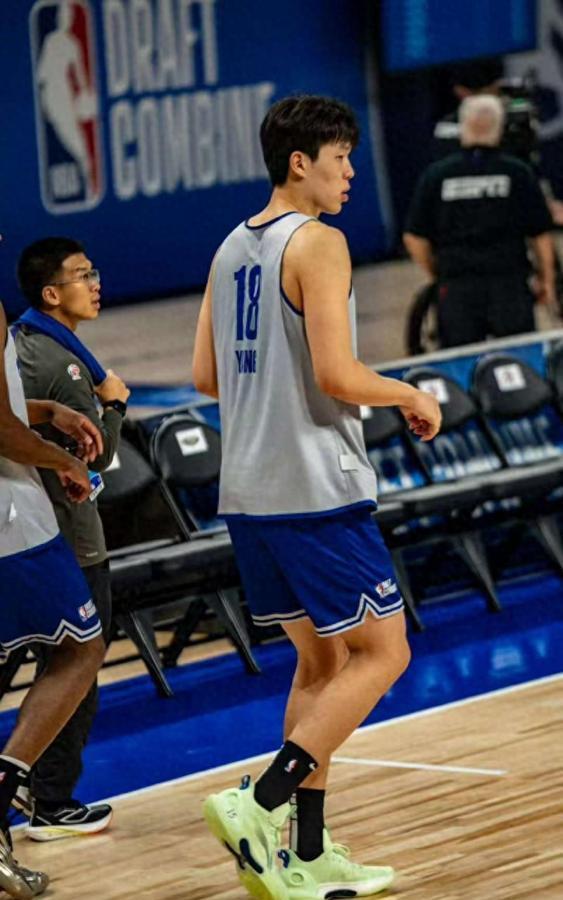 杨瀚森，18日参加完N B A联合试训后，他有以下安排！
返回洛杉矶进行特训。