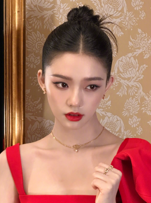 林允的红裙妆造，超nice的，你们喜欢吗？