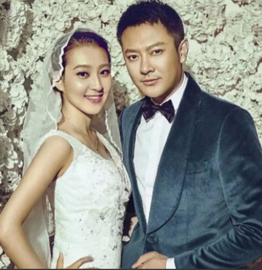 2015年，印小天娶了“白富美”哈琳娜，两年后才发现妻子，除了相貌是真的，其他身
