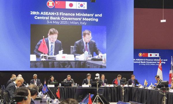 快讯！美国与东盟、日本全都谈崩了！中日韩东盟13国当着全球向美方喊出一句话，现场