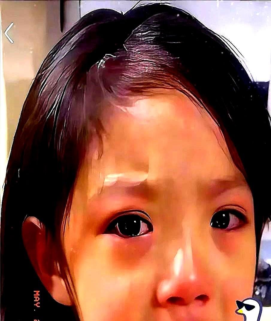 有个小姑娘语文考了99分，妈妈问那一分错在哪。
小姑娘委屈巴巴地说，“水饺”的“