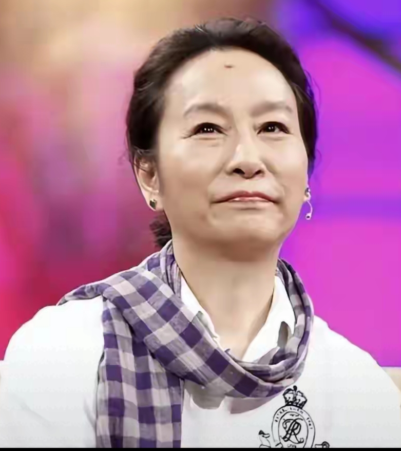 孩子父亲真相大白一月后，奚美娟低调露面