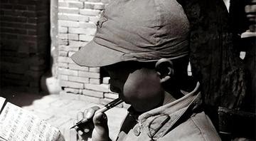 在1936年的西北战场，一个12岁小红军面对马家军枪口时，说出一句惊人话语，瞬间