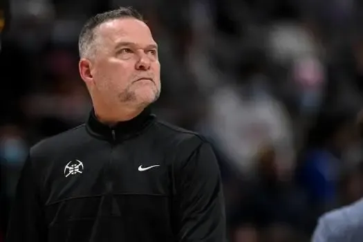 让你俩内讧，都给我走人！4月9日NBA突发消息，掘金解雇主教练马龙和总经理布斯！