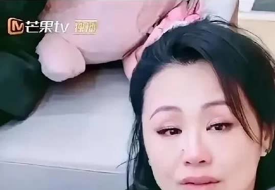 我把曹颖的遭遇跟我大爷说了，我说人家几年带货金额五个亿，现在却患癌了。
我大爷