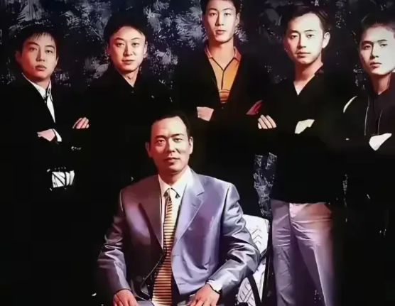当年蔡振华五位弟子

✅刘国梁，现任国际乒联第一副主席，WTT董事会主席。国乒第