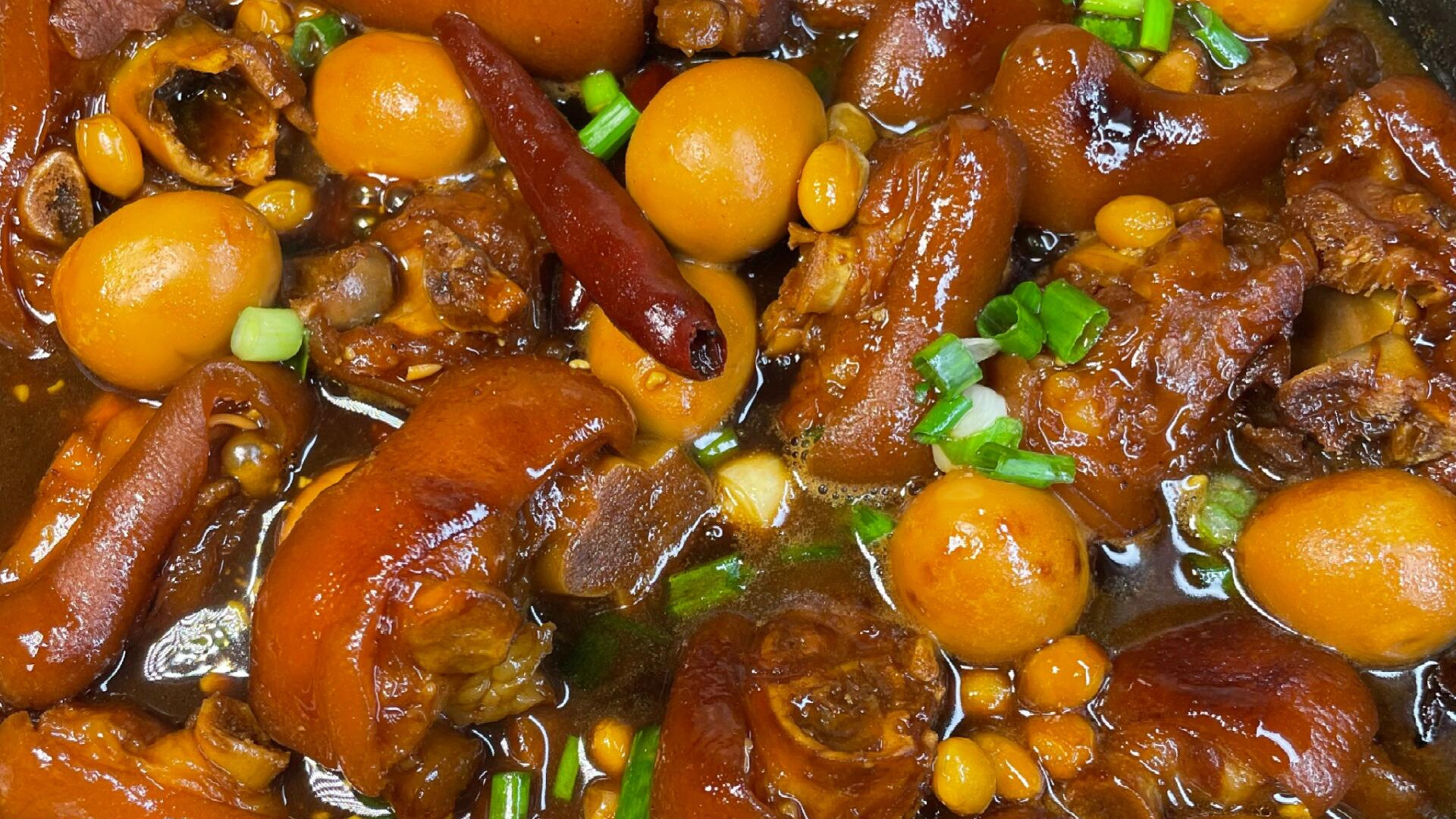 软烂脱骨红烧猪蹄，一口沦陷的家常味