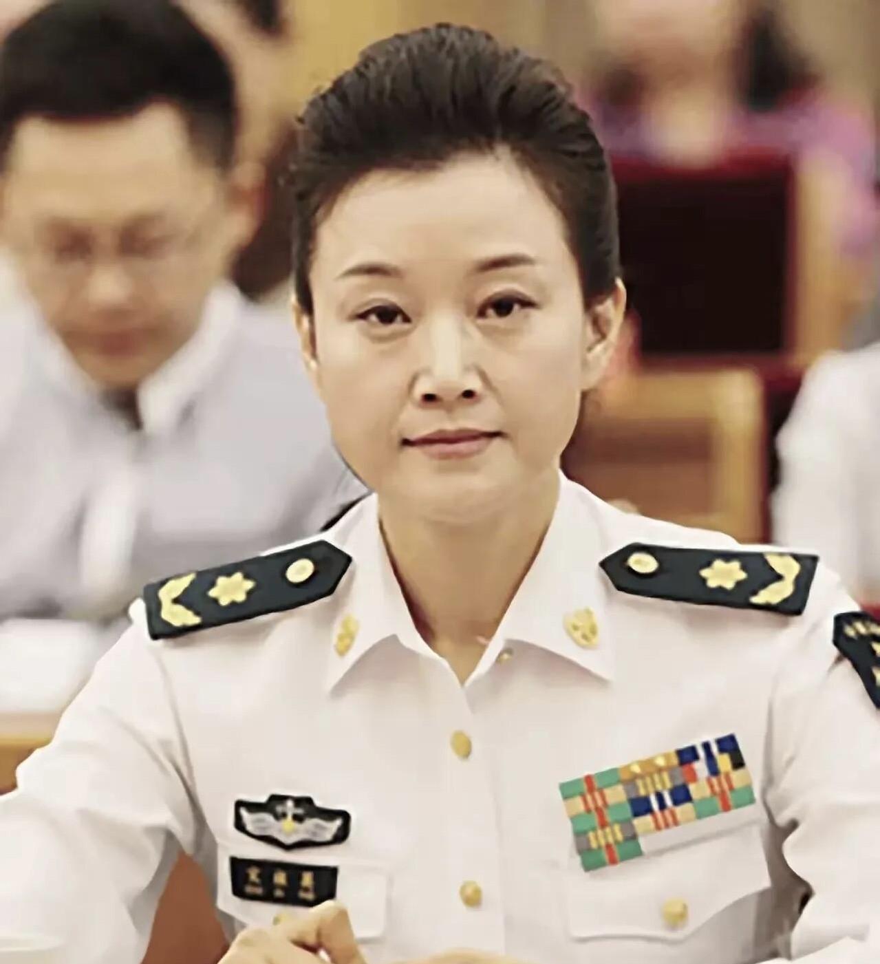 老了，曾经的女神也步入了中老年人的行列了，你还能一眼认出这一位女歌唱家是谁吗？她