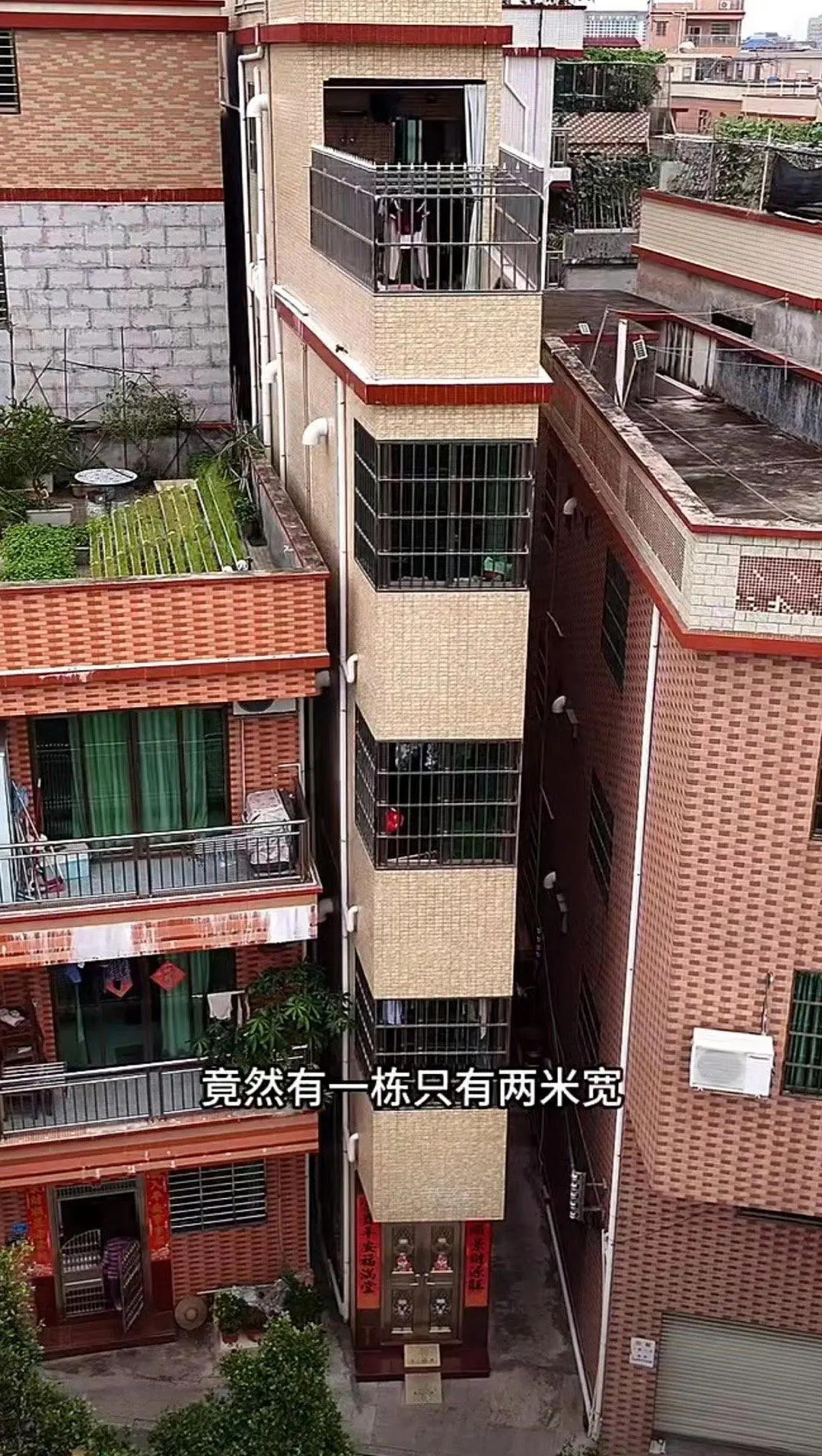 一个敢想，一个敢建，这能放的下一张床吗？