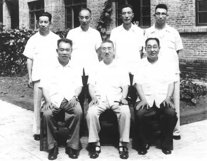 红四方面军的总指挥成了十大元帅之一，红四方面军的副总指挥成了十大将之一。整个红四