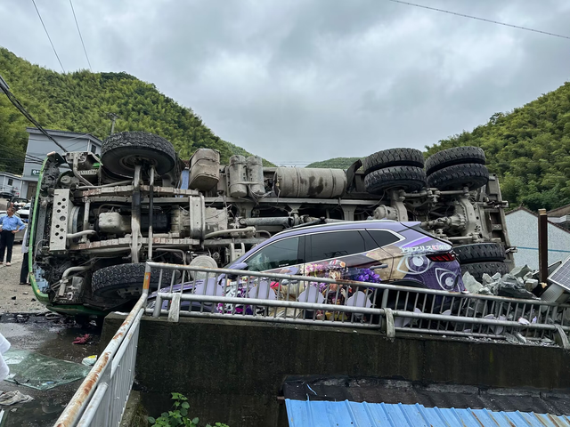 车辆很健康请保持
在停车场被大货车压了，然后APP上还是车辆很健康