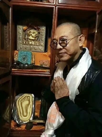2010年，李连杰花了2000万，在西藏大昭寺求了一颗九眼天珠！马未都看到后说道