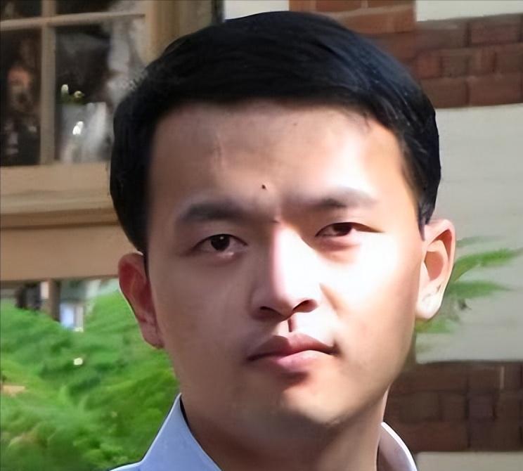 2015年，我国芯片行业的顶尖人才张浩，收到美国邀请函，独自飞往美国参加学术会议