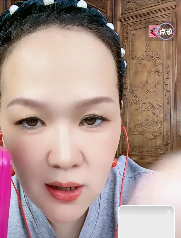 主播三月今天早上直播，称自己已经改了票，24号为李老师助力！
三月经常说的一句话