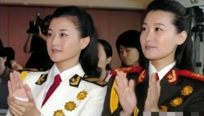 宋祖英年轻的时候真的很漂亮！一双迷人的眼睛，真的好漂亮，火红的嘴唇很优雅，浑身散