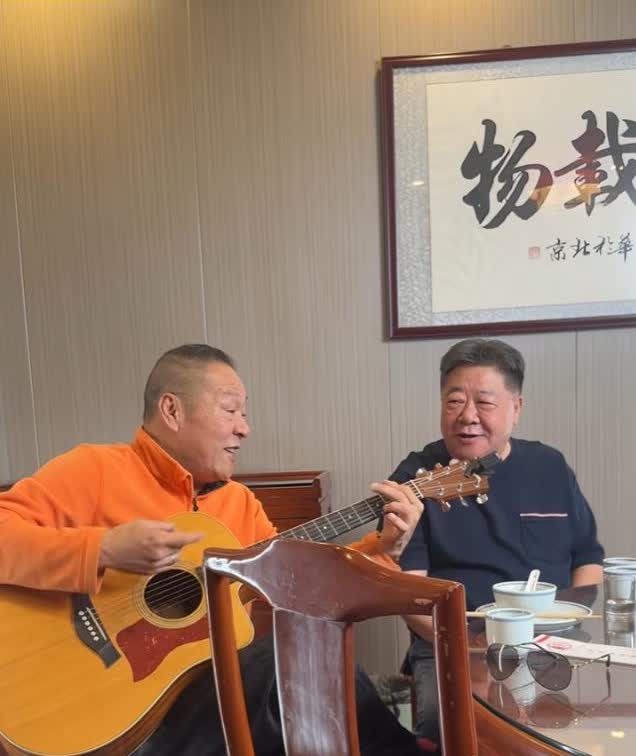谁能想到，他也是黑豹乐队的创始人之一呢？刘金山，第一任主唱。第二任才是丁武吧？第