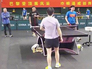 刘国梁：9：10赛点了赛点了啊！
孙颖莎：别骗我！明明就是训练。
方博 ：这老家