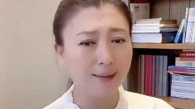 闫学晶哭穷惹争议之后不认怂，称能咋的