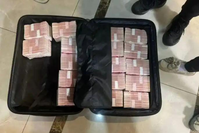 “防不胜防！”2025年江苏一女子到银行取170万现金，与工作人员交流的过程中，