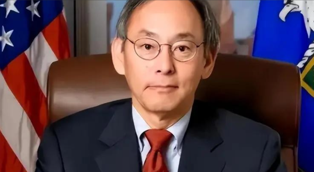 2013年，给奥巴马政府当部长的朱棣文，在50岁回到苏州老家后，称自己是完全的中