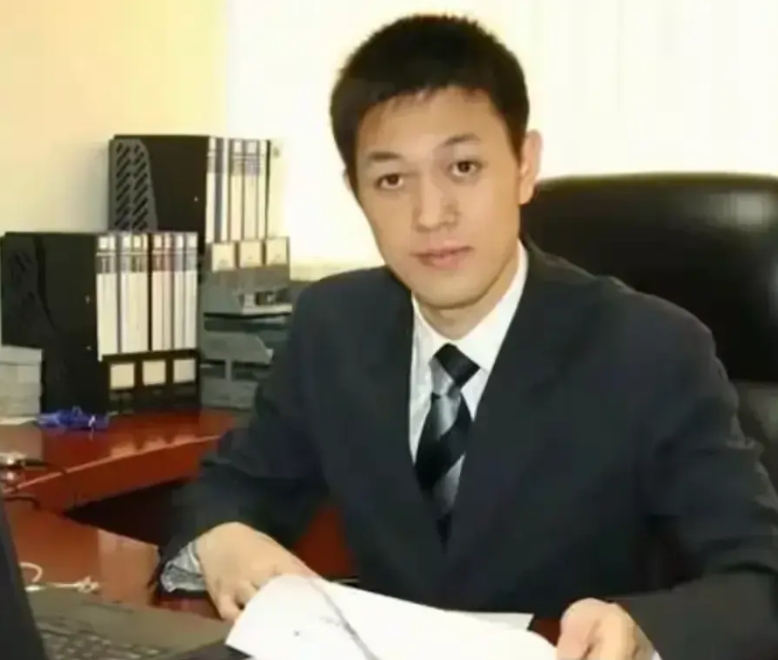 蔚来汽车市值已经仅有700多亿了，这些年亏损的钱就已经超过了千亿。为什么蔚来汽车