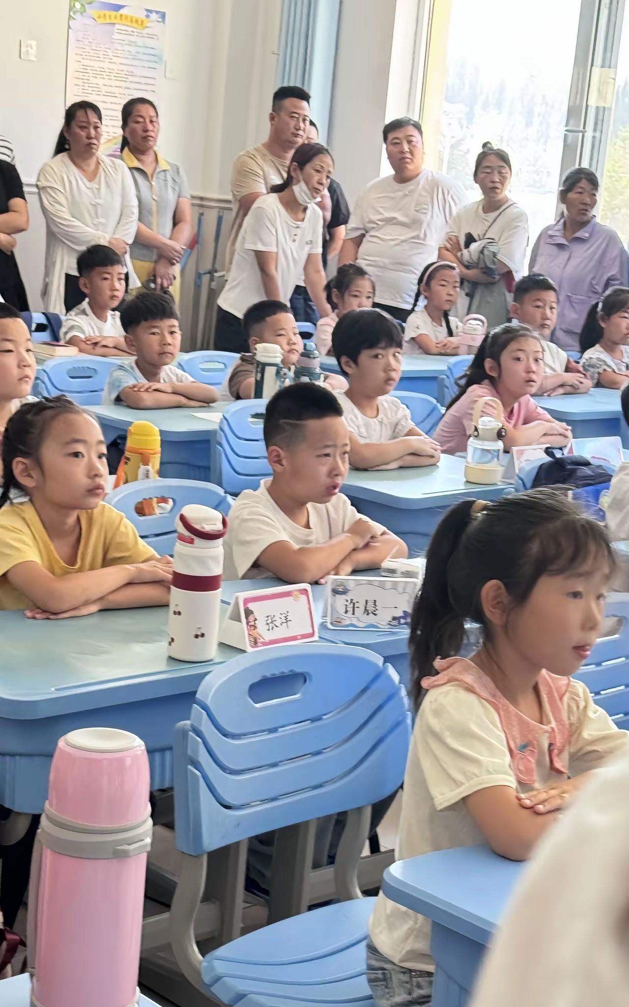 40多岁了，孩子还在上小学，这种情况在你们的身边多不多？为什么有些人觉得这种情况