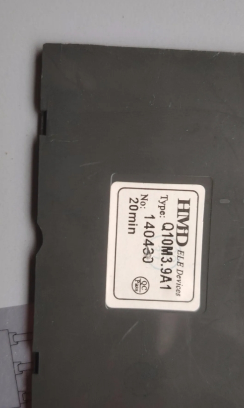 一台华帝热水器出现无电故障，拆下检测电器部分脉冲控制盒，发现电源部分滤波电容鼓包