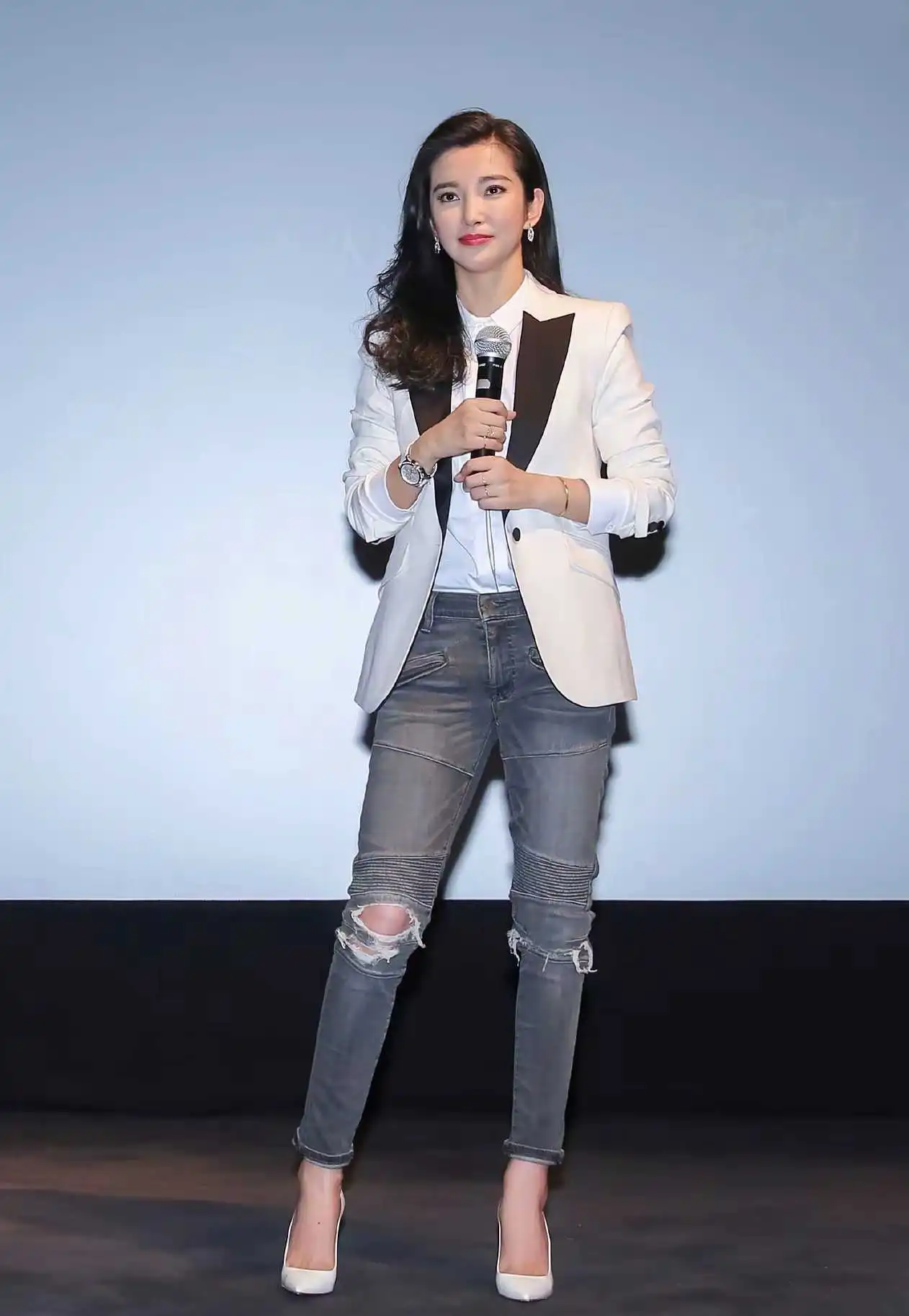 李冰冰，166cm
这么好的基因也不结婚生孩子，好浪费！
