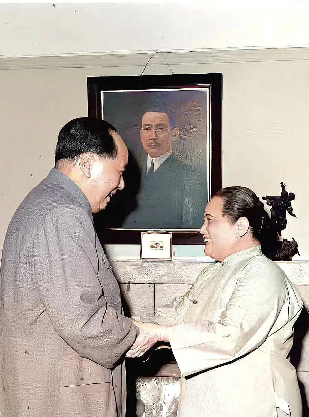 毛主席一声“亲爱的大姐”，抽空探望暖人心！
 1961年5月，上海。公务繁忙的毛