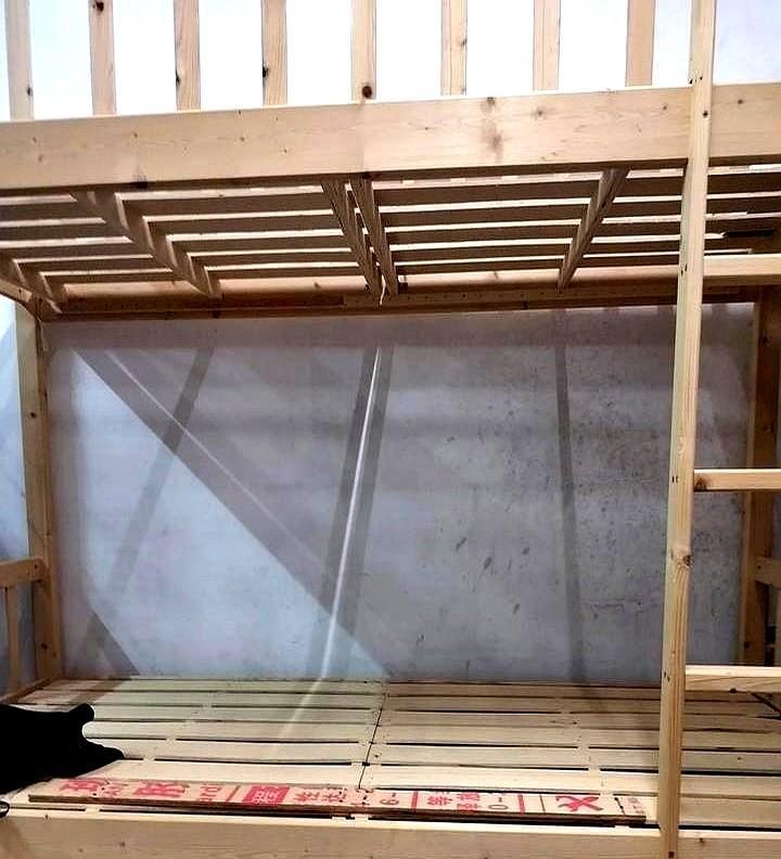 深圳一年换了四份工作
现在看见地铁里穿校服的学生都觉得眼睛发酸 谁懂啊家人们
上