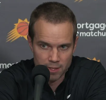 太阳官方发布主帅奥特在接受采访时对格雷森-阿伦的评价。
“我觉得最近几场比赛能看