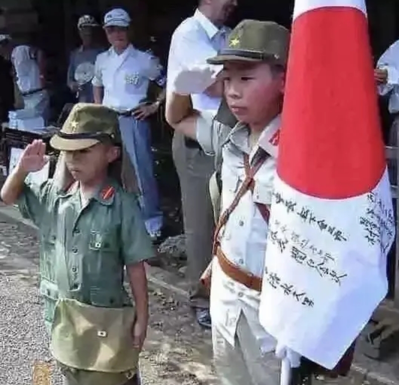 中日终有一战，战争将是异常惨烈和不计后果的。 
从地缘政治来看，日本只有狭长一串