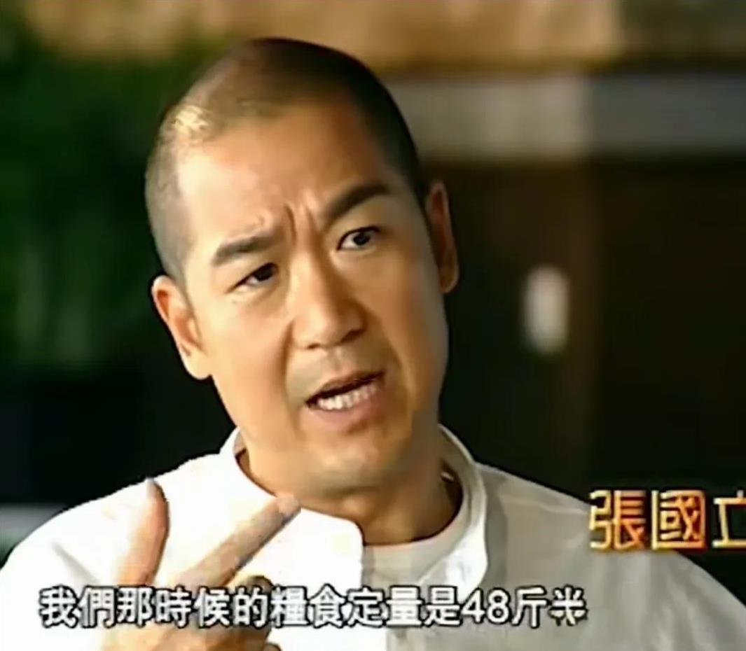 演员张国立说：“当年到了文工团以后，很长一段时间我都不习惯，因为要受专业的训练，