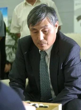 聂卫平痛失首届应氏杯，真的冤吗？



1988年，应氏杯横空出世，40万美元的
