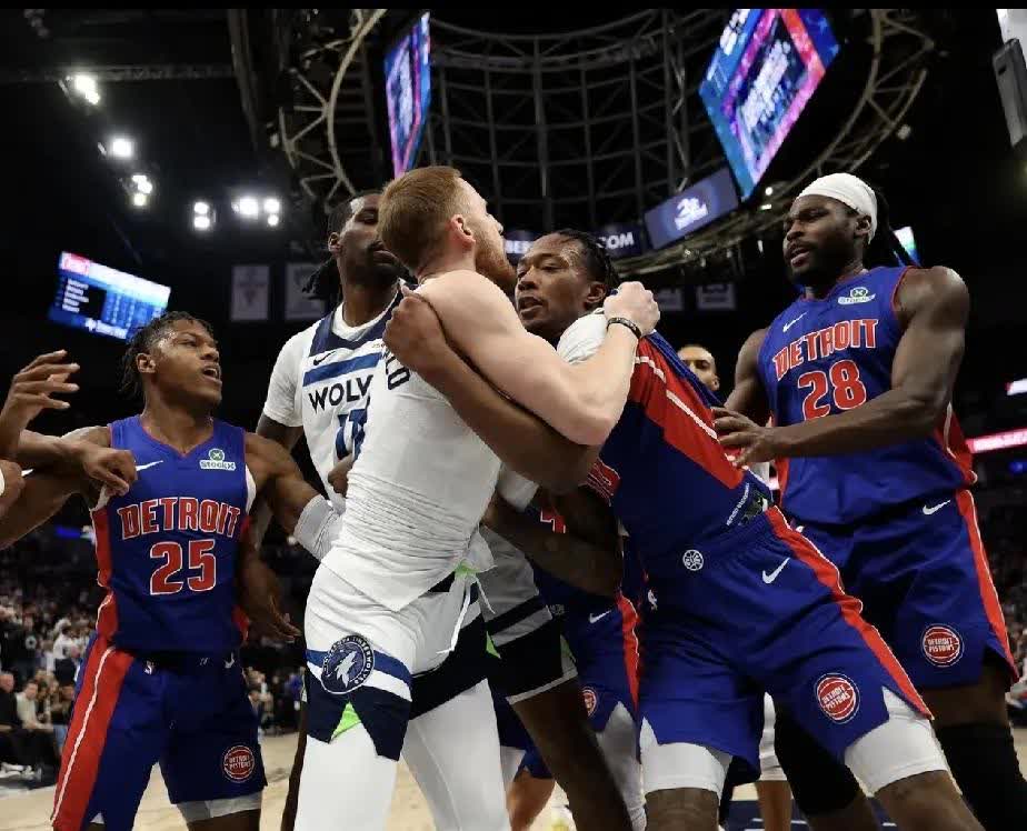 NBA冲突事件处罚结果出炉！

5人禁赛，斯图尔特被追加处罚昨天，NBA官方