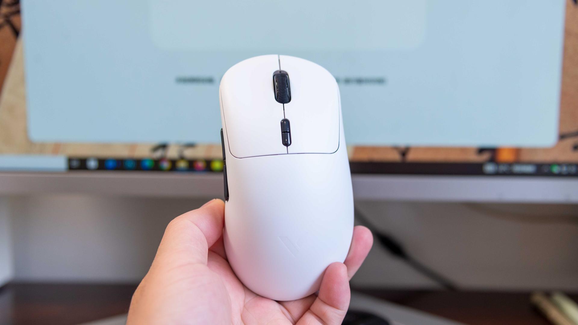 双8K无线电竞鼠标，软硬通吃，火力全开