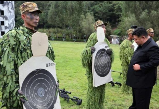 近日，金正恩视察特战训练基地，着重强调狙击武器现代化及特战力量建设的重要性 。