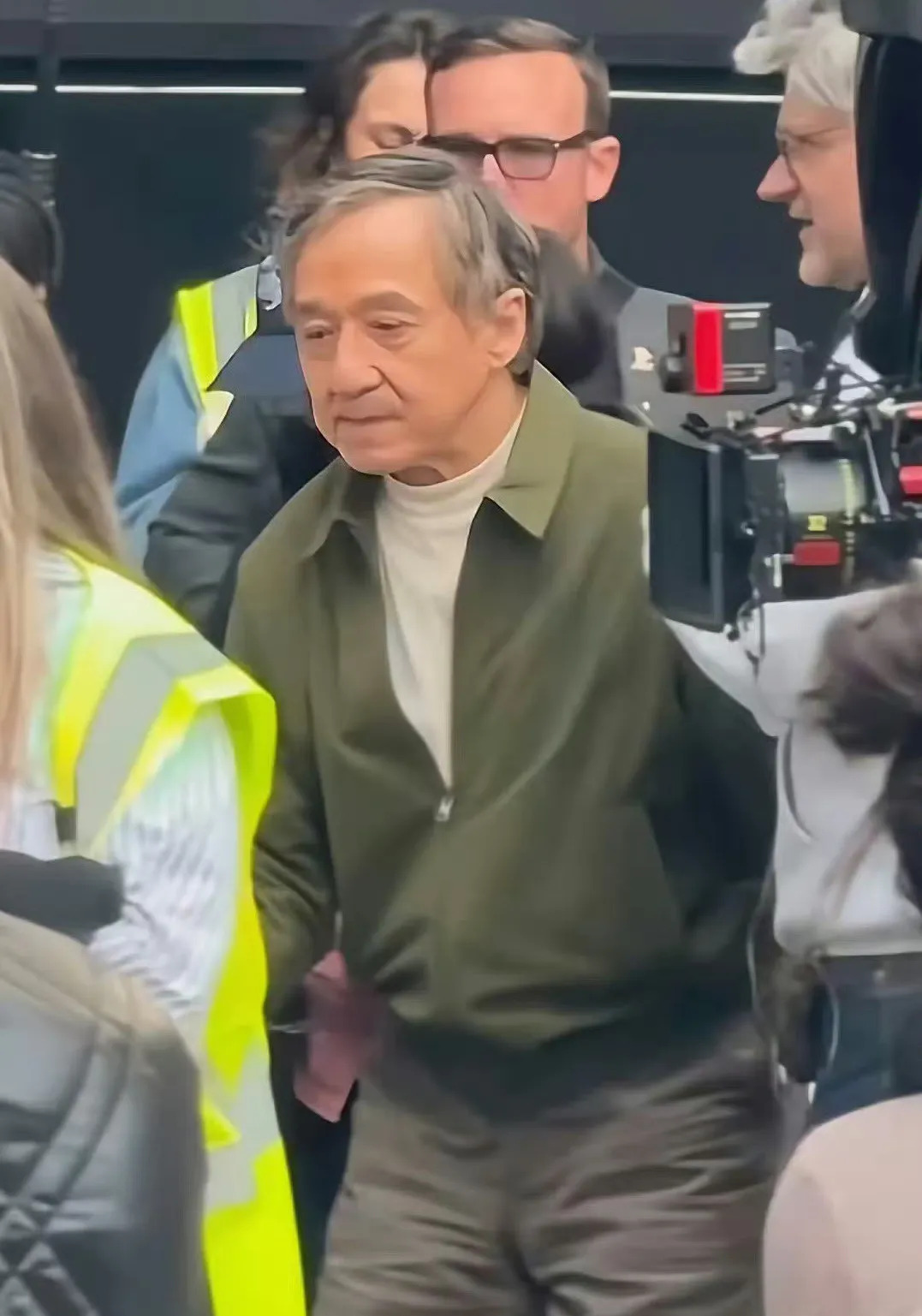成龙大哥真的老了











不敢相信！成龙大哥，那个飞天遁地的英雄，