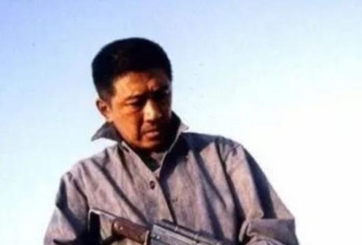 “我宁可重拍，也不会让他得逞！”2000年，导演陈国军筹拍《末路1997》，没想