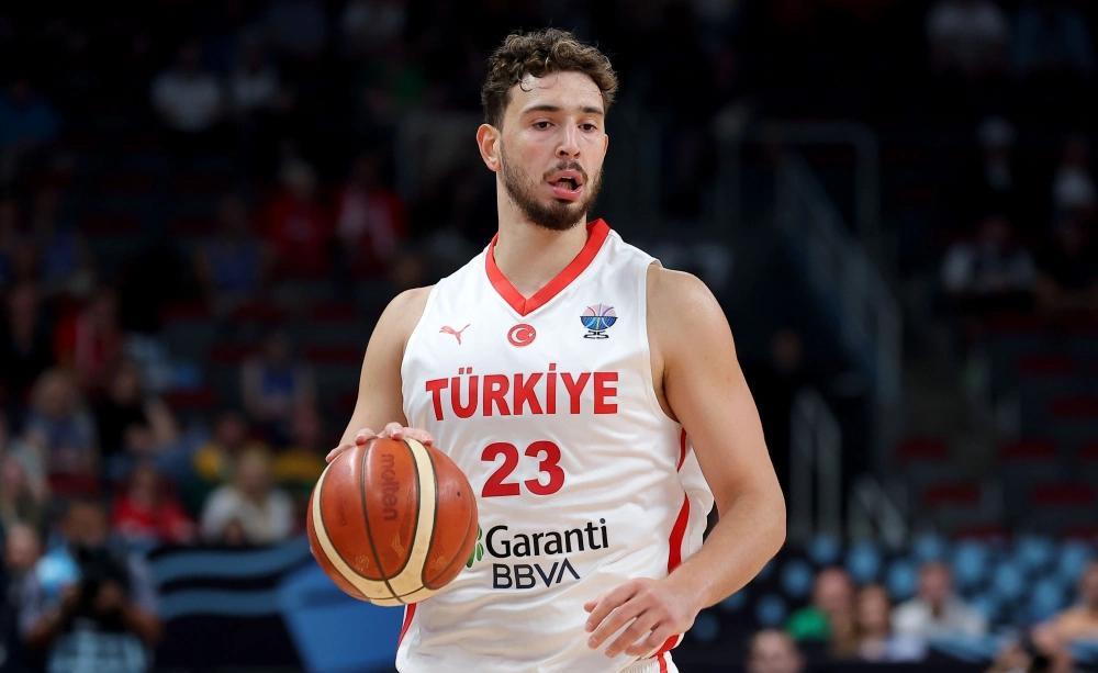 在NBA你可以叫我小黑，但在FIBA你高低得叫声黑总。施罗德整场最后6分接管比赛