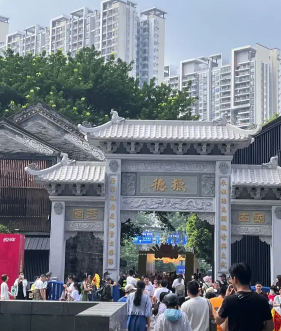 猎德村到底有多牛？谁也想不到，
一个村民靠捕鱼为业的穷乡僻壤，
一夜竟成为广州第