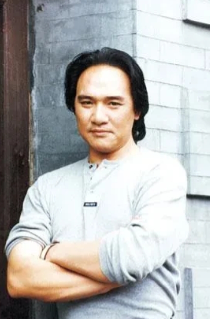 当年，《雍正王朝》剧组由于张丰毅的缺席，原本要演八王爷的唐国强成功接替了雍正的角